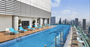 Luxury Dubai High Rise, Skyline Views